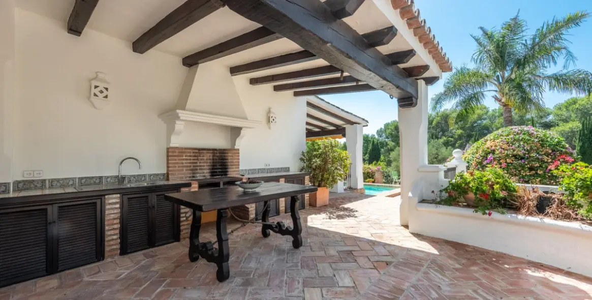 Продажа  отдельно стоящей виллы в El Paraiso 37