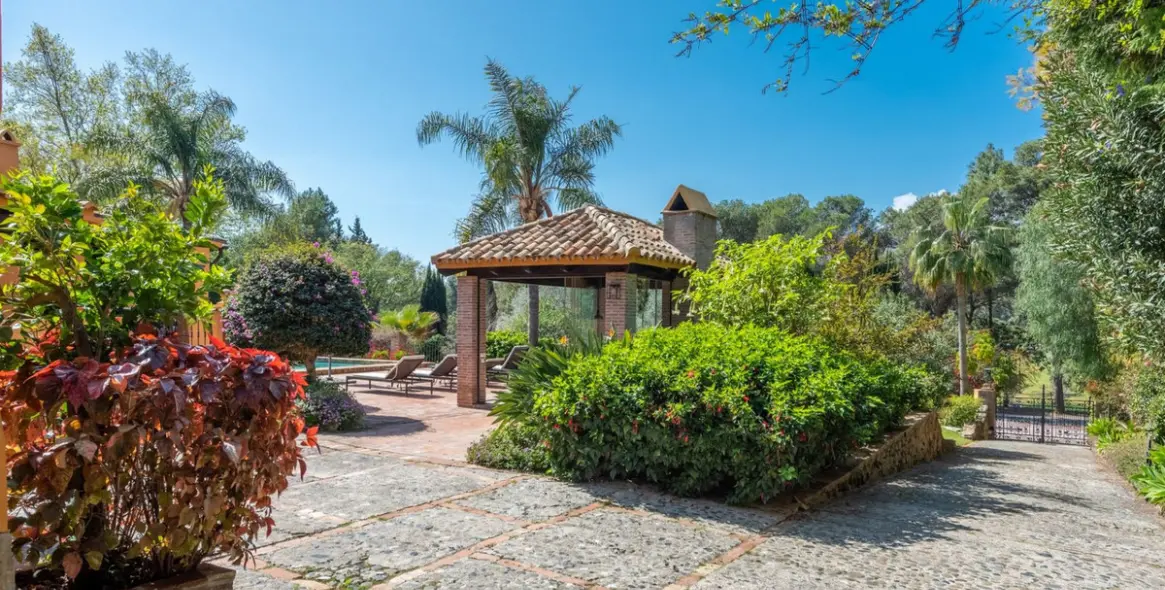 Продажа  отдельно стоящей виллы в El Paraiso 41