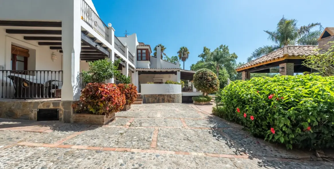 Продажа  отдельно стоящей виллы в El Paraiso 42