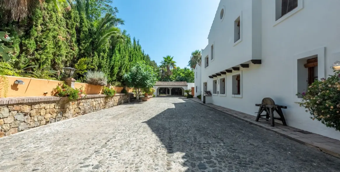 Продажа  отдельно стоящей виллы в El Paraiso 43