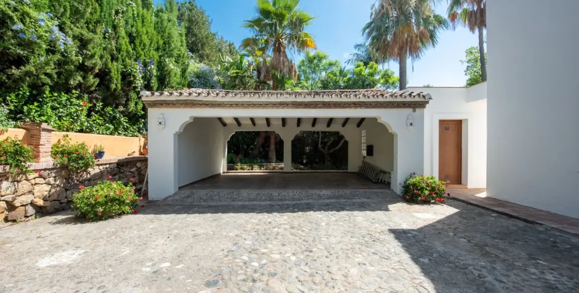 Продажа  отдельно стоящей виллы в El Paraiso 44