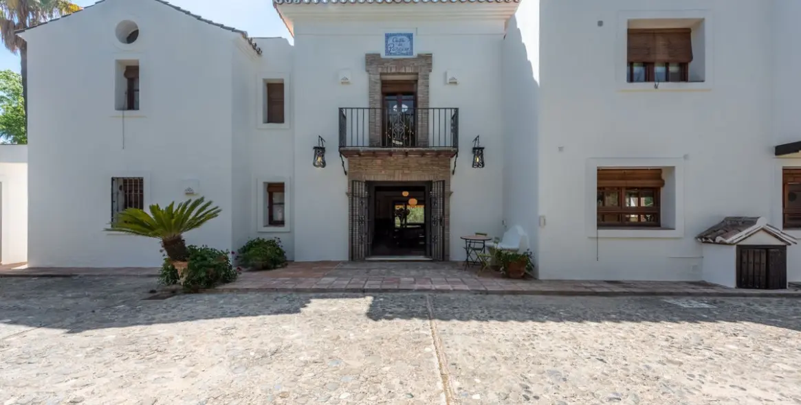 Продажа  отдельно стоящей виллы в El Paraiso 45