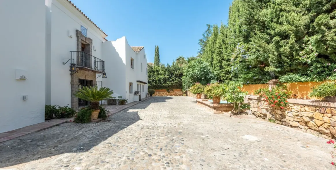 Продажа  отдельно стоящей виллы в El Paraiso 46