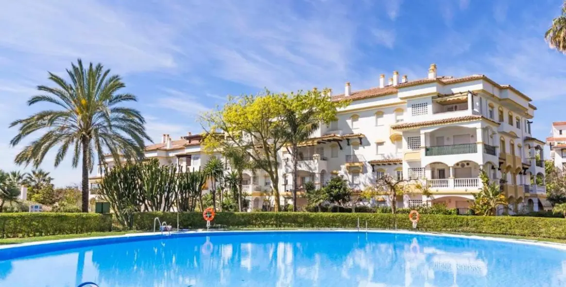 Alquiler a corto plazo de apartamento en planta media en The Golden Mile 1