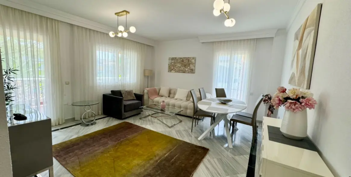 Alquiler a corto plazo de apartamento en planta media en The Golden Mile 3