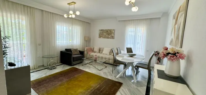 Alquiler a corto plazo de apartamento en planta media en The Golden Mile 2