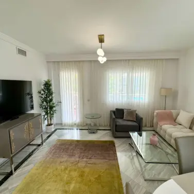 Long-term rent of middle floor apartment in The Golden Mile