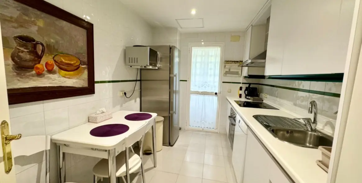 Alquiler a corto plazo de apartamento en planta media en The Golden Mile 7