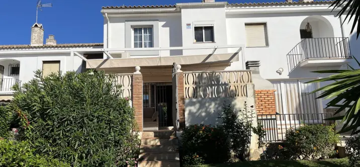 Alquiler a largo plazo de adosado en Estepona 0