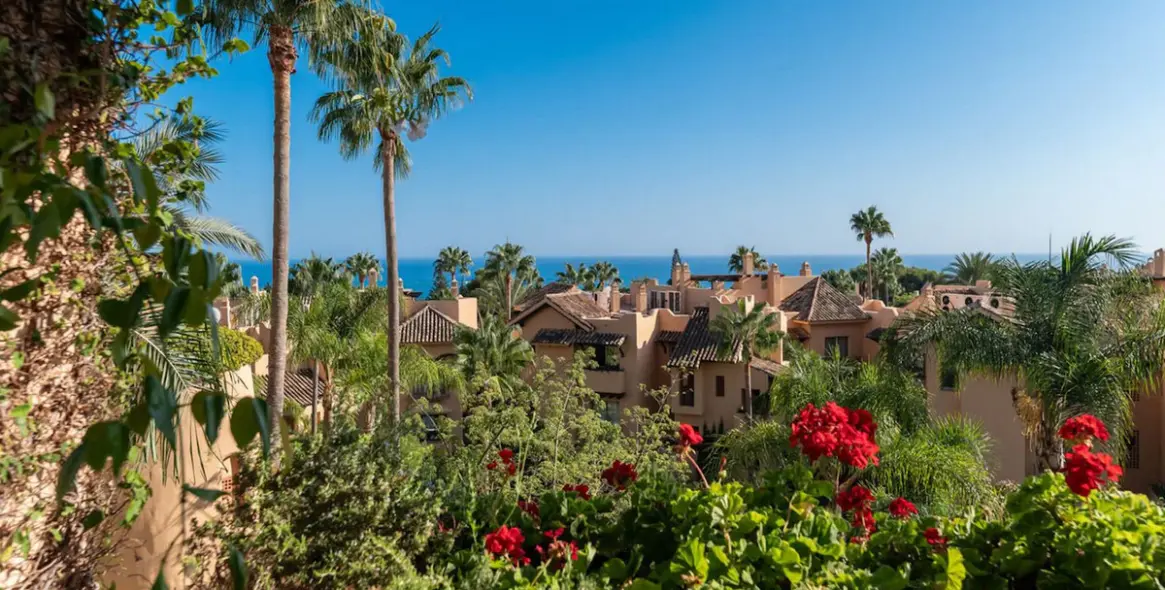 Long-term rent of penthouse in Sierra Blanca 3