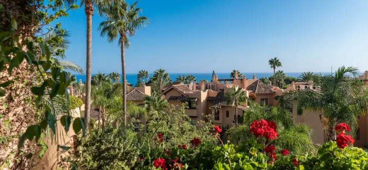 Long-term rent of penthouse in Sierra Blanca 2