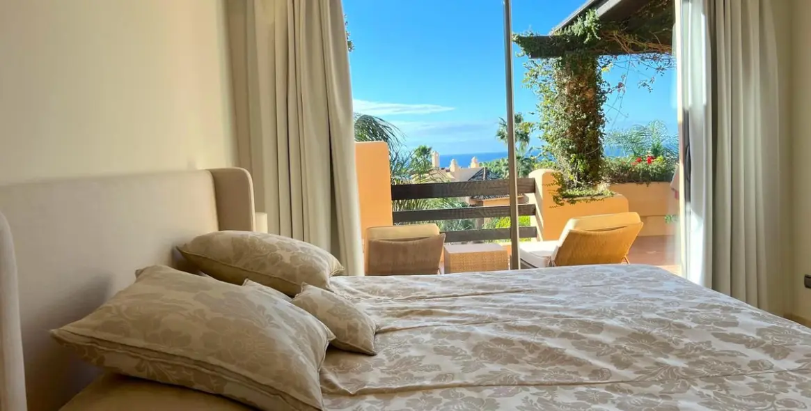 Long-term rent of penthouse in Sierra Blanca 11