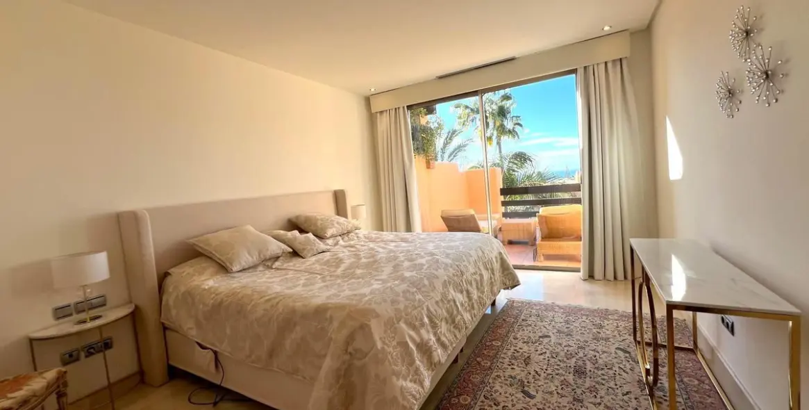 Long-term rent of penthouse in Sierra Blanca 12