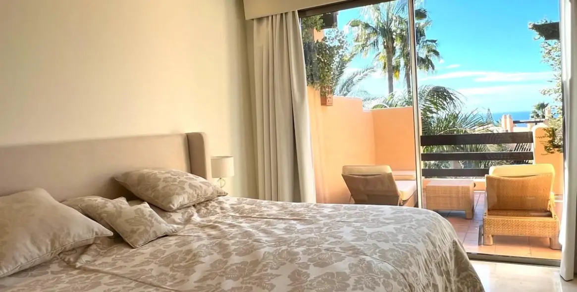 Long-term rent of penthouse in Sierra Blanca 13