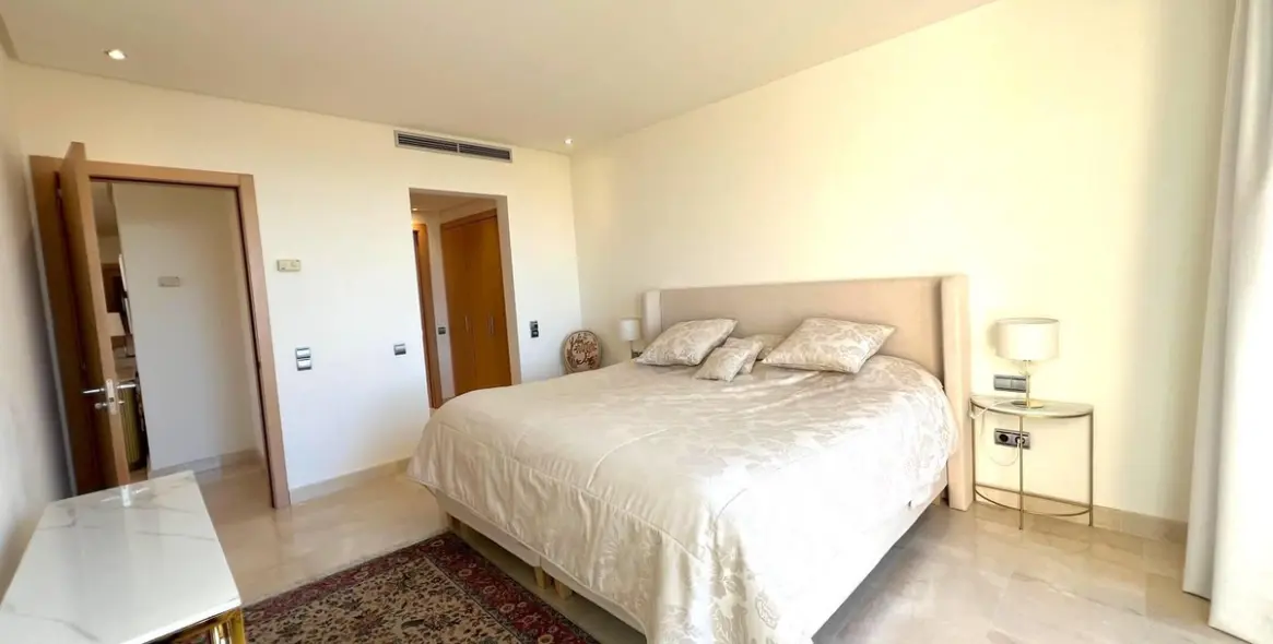 Long-term rent of penthouse in Sierra Blanca 14