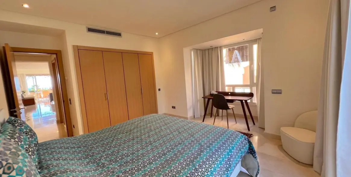 Long-term rent of penthouse in Sierra Blanca 16