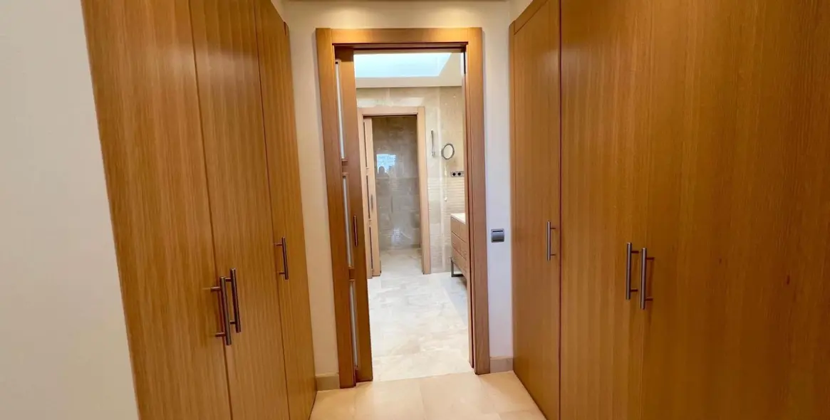 Long-term rent of penthouse in Sierra Blanca 18