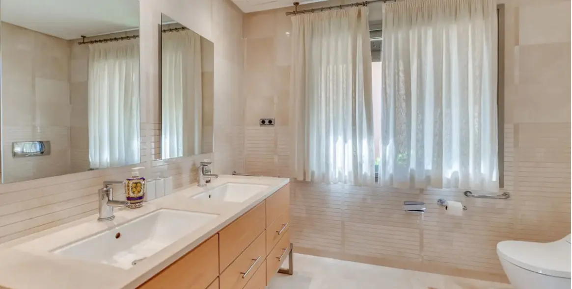 Long-term rent of penthouse in Sierra Blanca 19