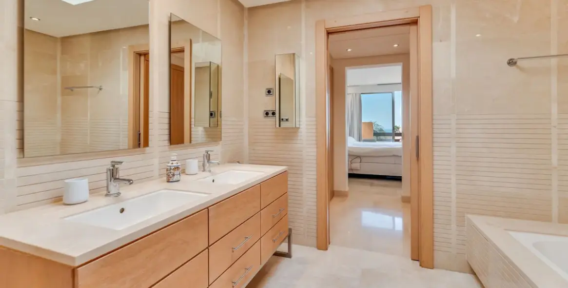 Long-term rent of penthouse in Sierra Blanca 20