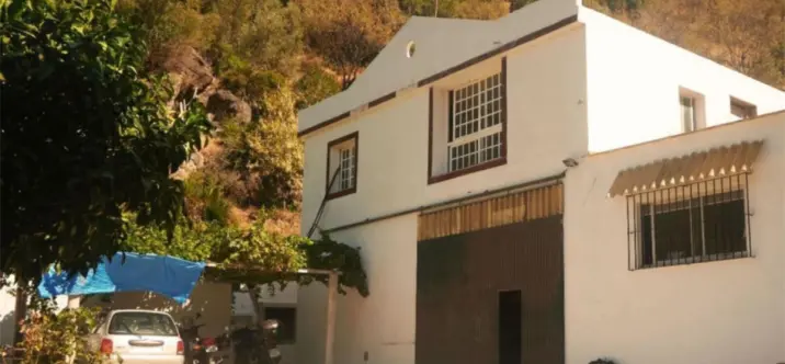 Venta de finca - cortijo en Casares 1