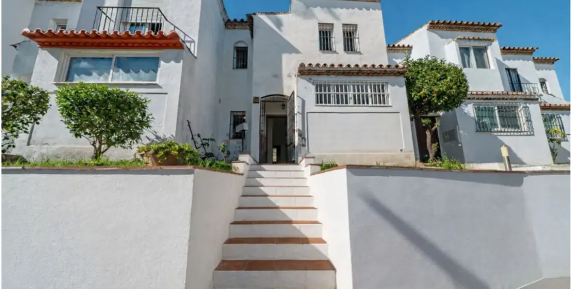 Продажа таунхауса в Estepona 1