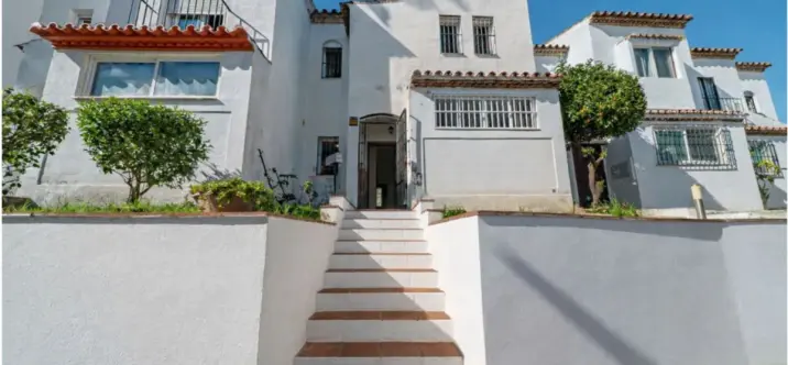 Продажа таунхауса в Estepona 0