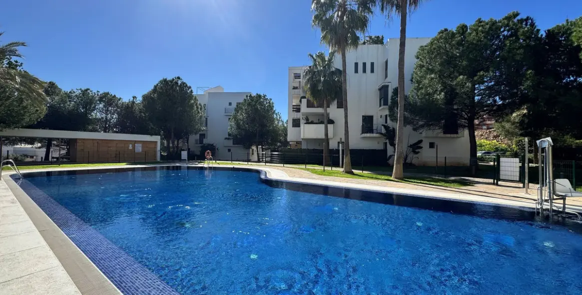 Sale of middle floor apartment in La Cala de Mijas 2