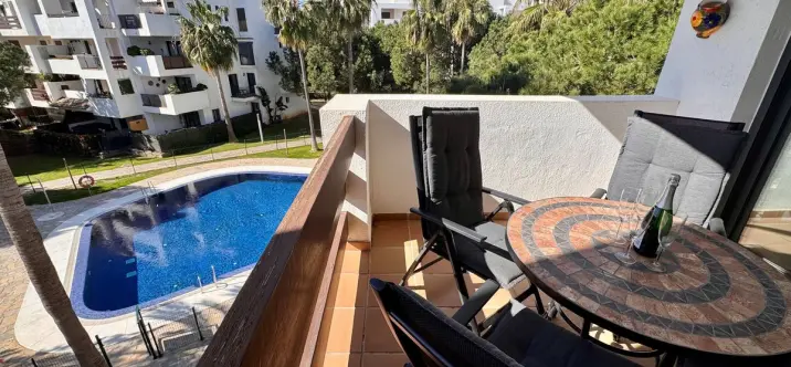 Sale of middle floor apartment in La Cala de Mijas 2