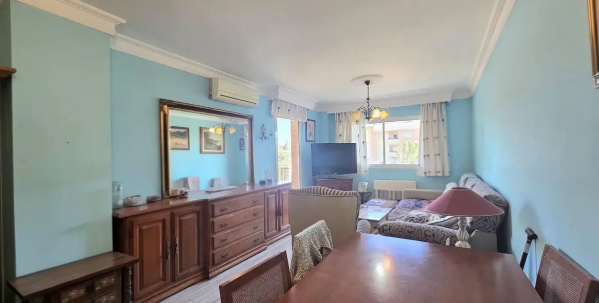 Sale of middle floor apartment in El Pinillo 4