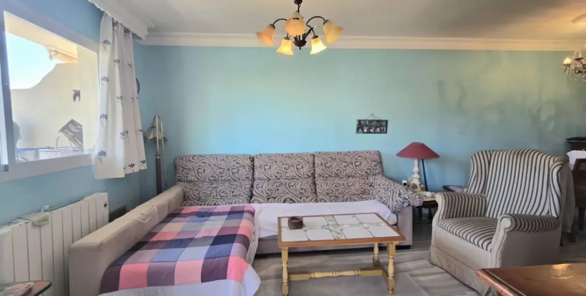 Sale of middle floor apartment in El Pinillo 5