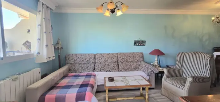 Sale of middle floor apartment in El Pinillo 4