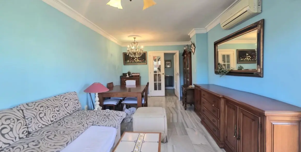 Sale of middle floor apartment in El Pinillo 6