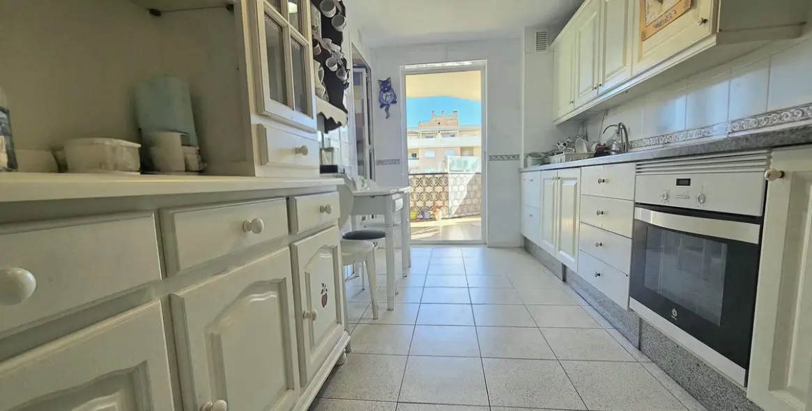 Sale of middle floor apartment in El Pinillo 7