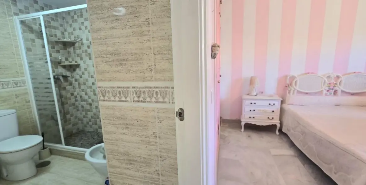 Sale of middle floor apartment in El Pinillo 13