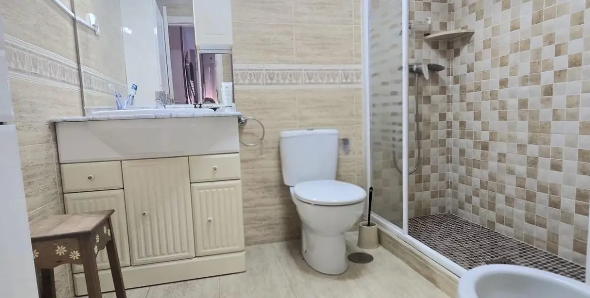 Sale of middle floor apartment in El Pinillo 14