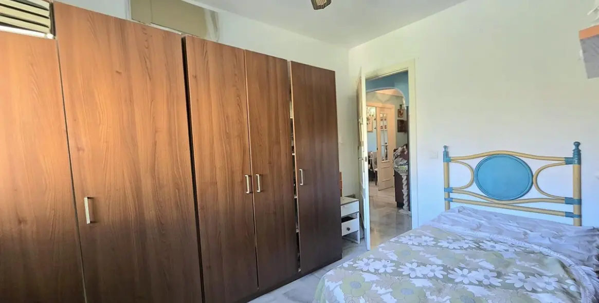 Sale of middle floor apartment in El Pinillo 18
