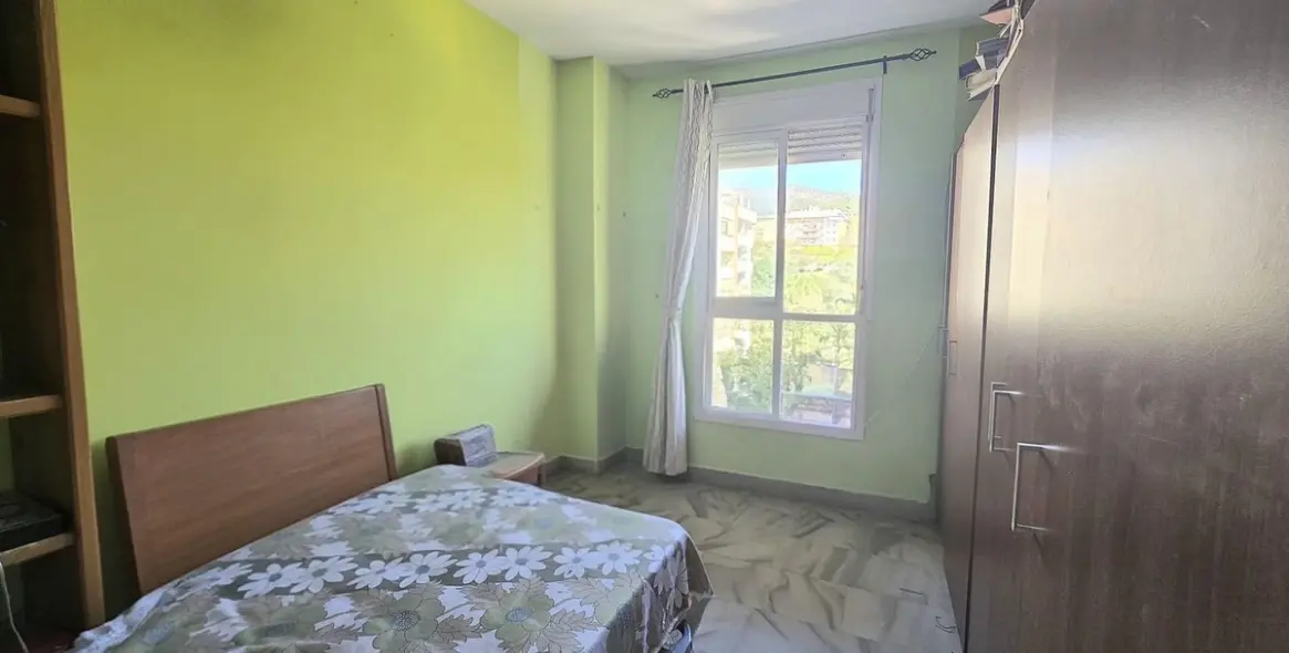 Sale of middle floor apartment in El Pinillo 20