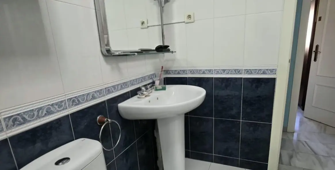 Sale of middle floor apartment in El Pinillo 23