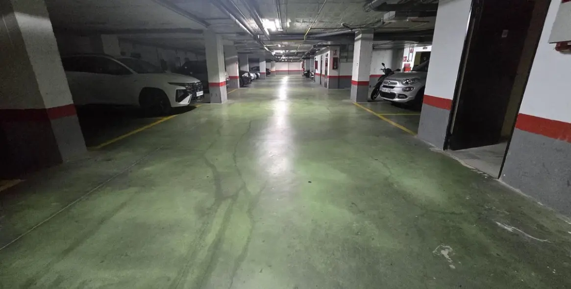 Sale of middle floor apartment in El Pinillo 24