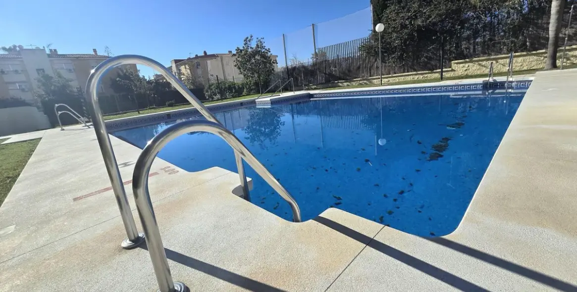 Sale of middle floor apartment in El Pinillo 25
