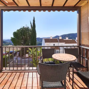 Продажа апартаментов на среднем этаже в Istán