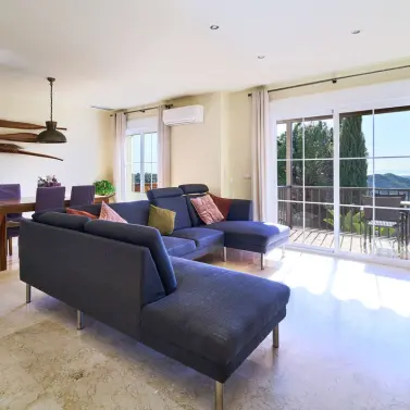 Продажа апартаментов на среднем этаже в Istán