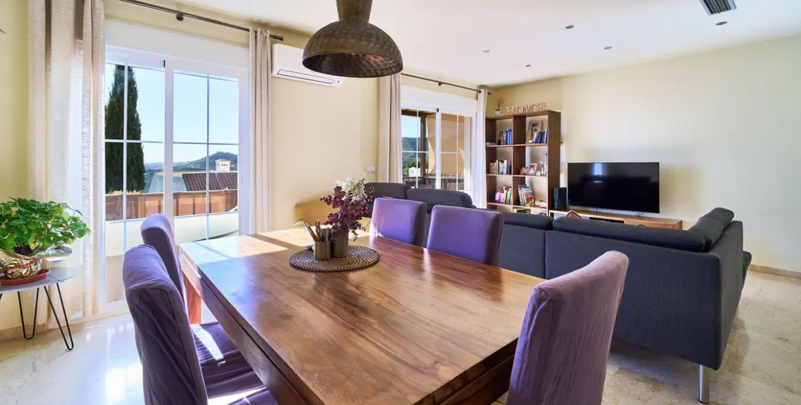 Продажа апартаментов на среднем этаже в Istán 9