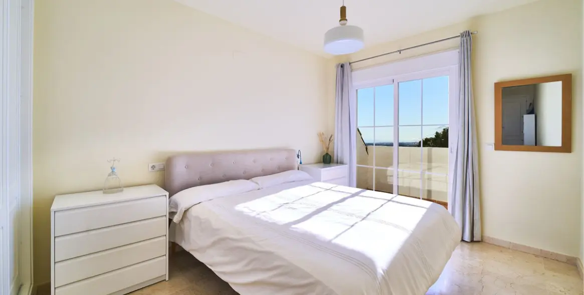 Продажа апартаментов на среднем этаже в Istán 12