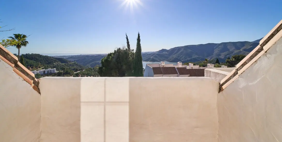 Продажа апартаментов на среднем этаже в Istán 15