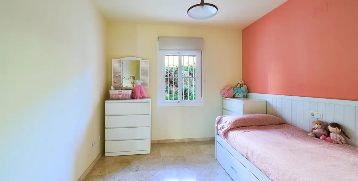 Продажа апартаментов на среднем этаже в Istán 18