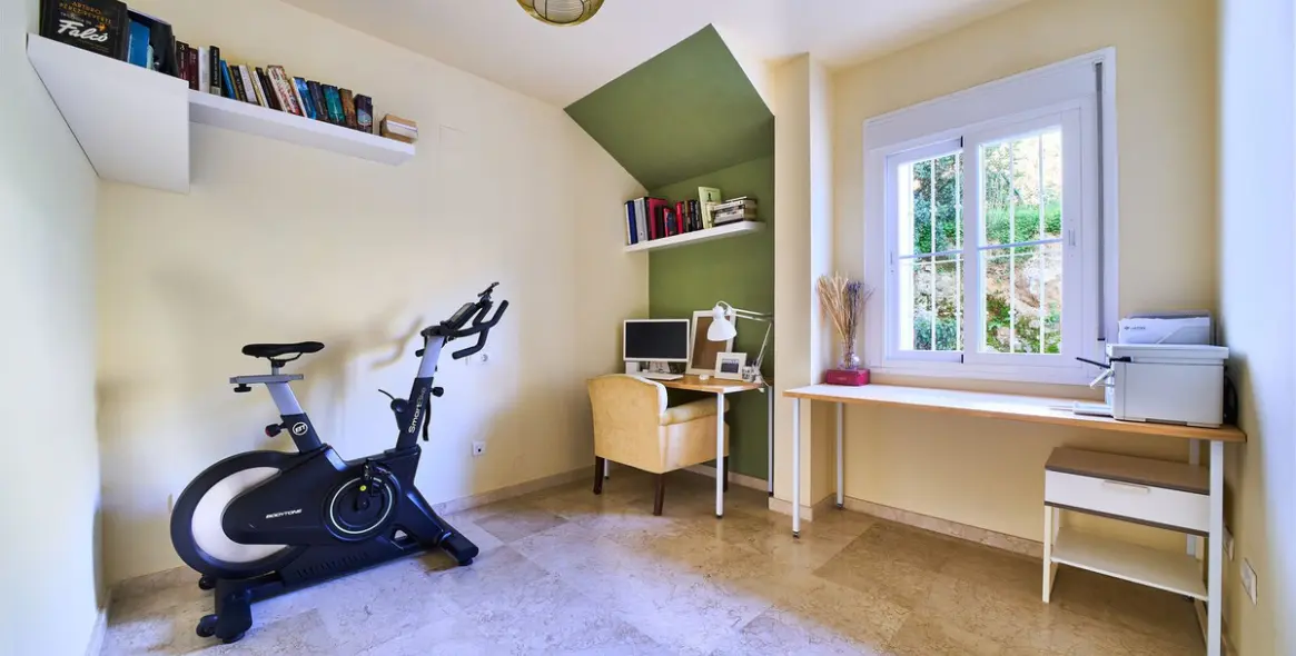 Продажа апартаментов на среднем этаже в Istán 20