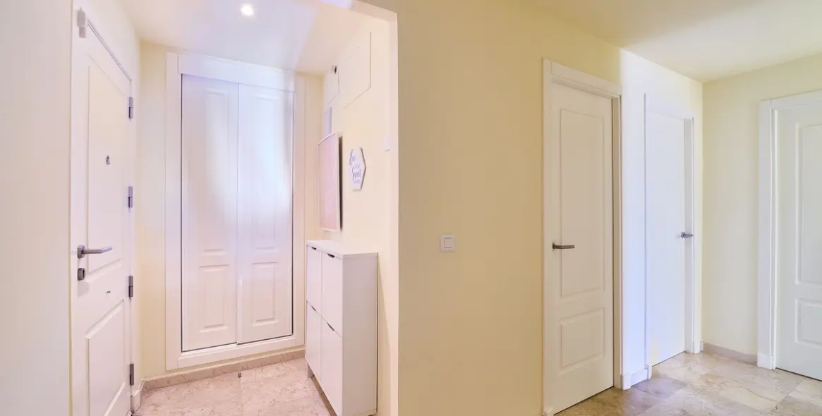 Sale of middle floor apartment in Istán 22