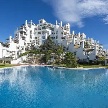 Sale of middle floor apartment in Mijas Costa