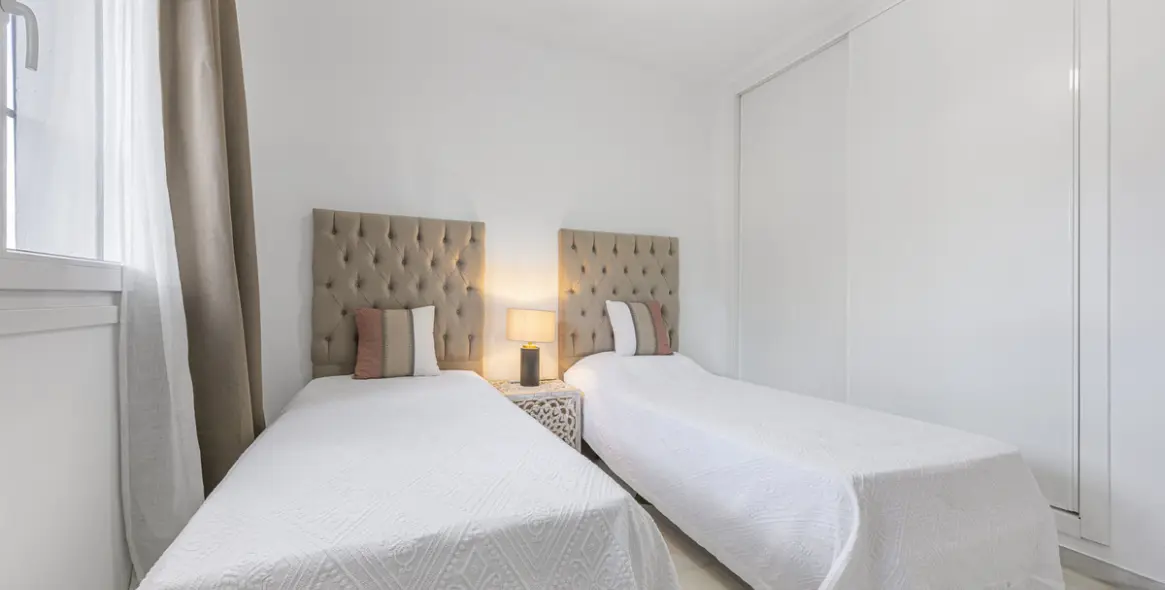 Sale of middle floor apartment in Mijas Costa 21